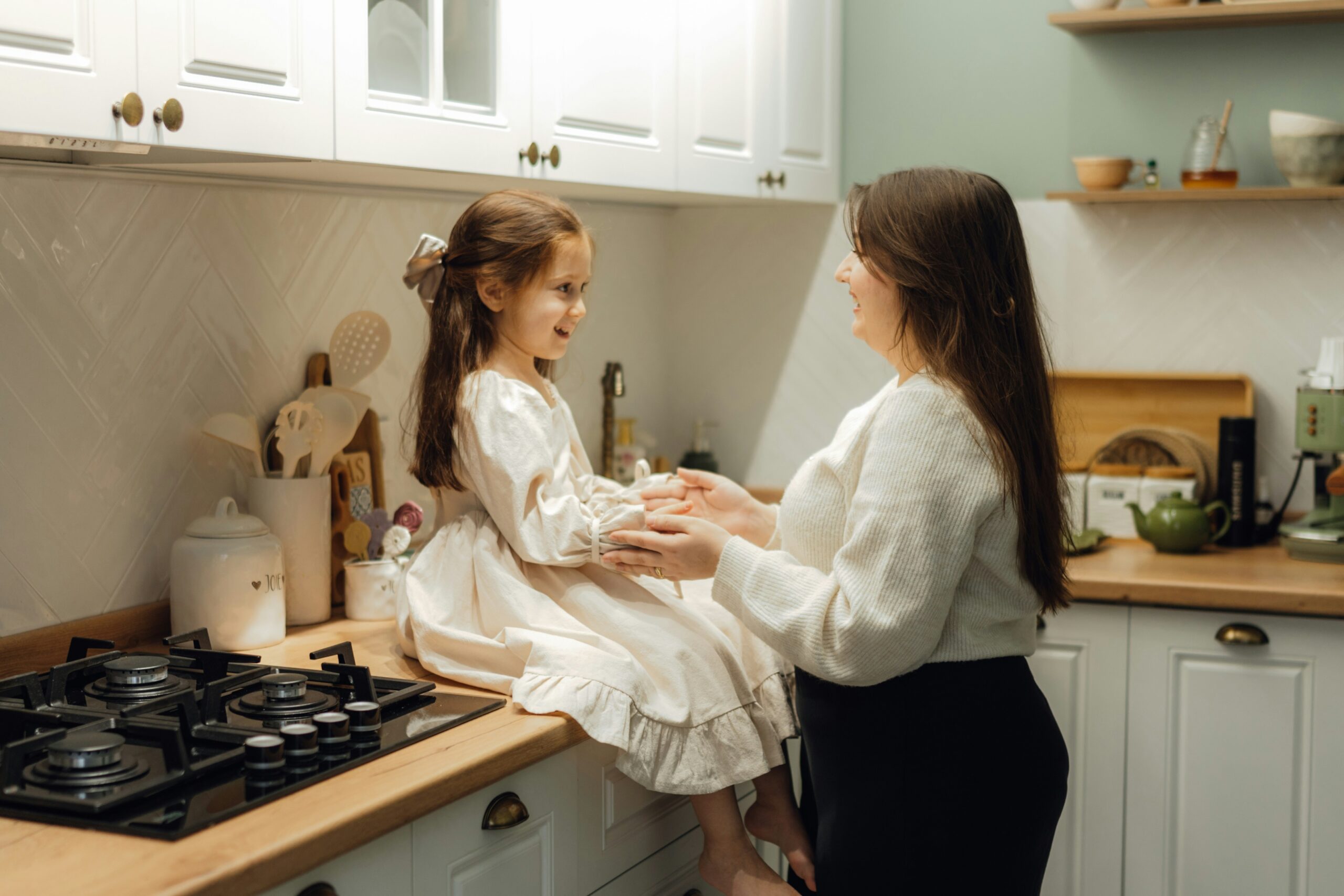Niños realizando proyecto culinario